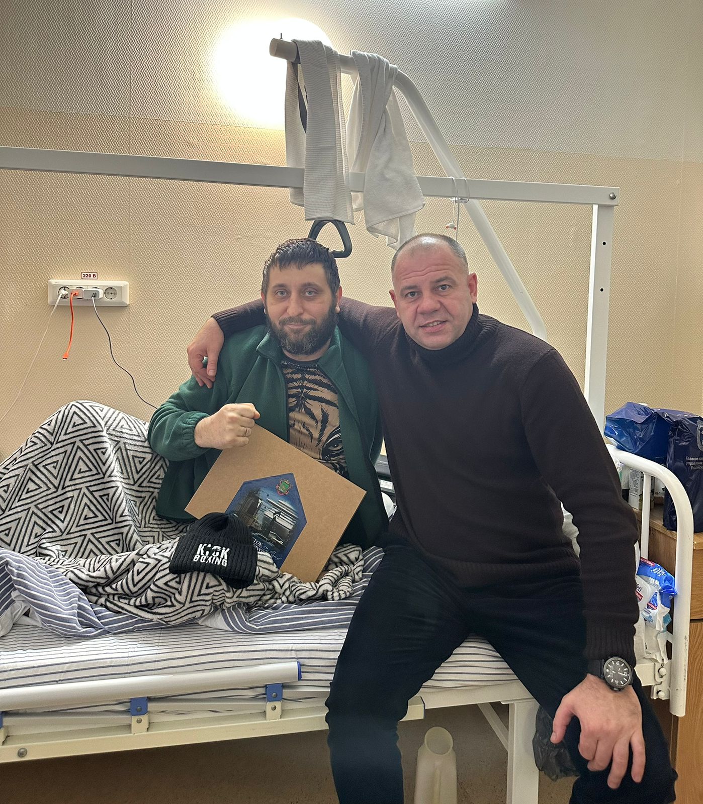 Депутат Виктор Тарабарин встретился с участником СВО, Героем Приморья Владимиром Чабанюком 