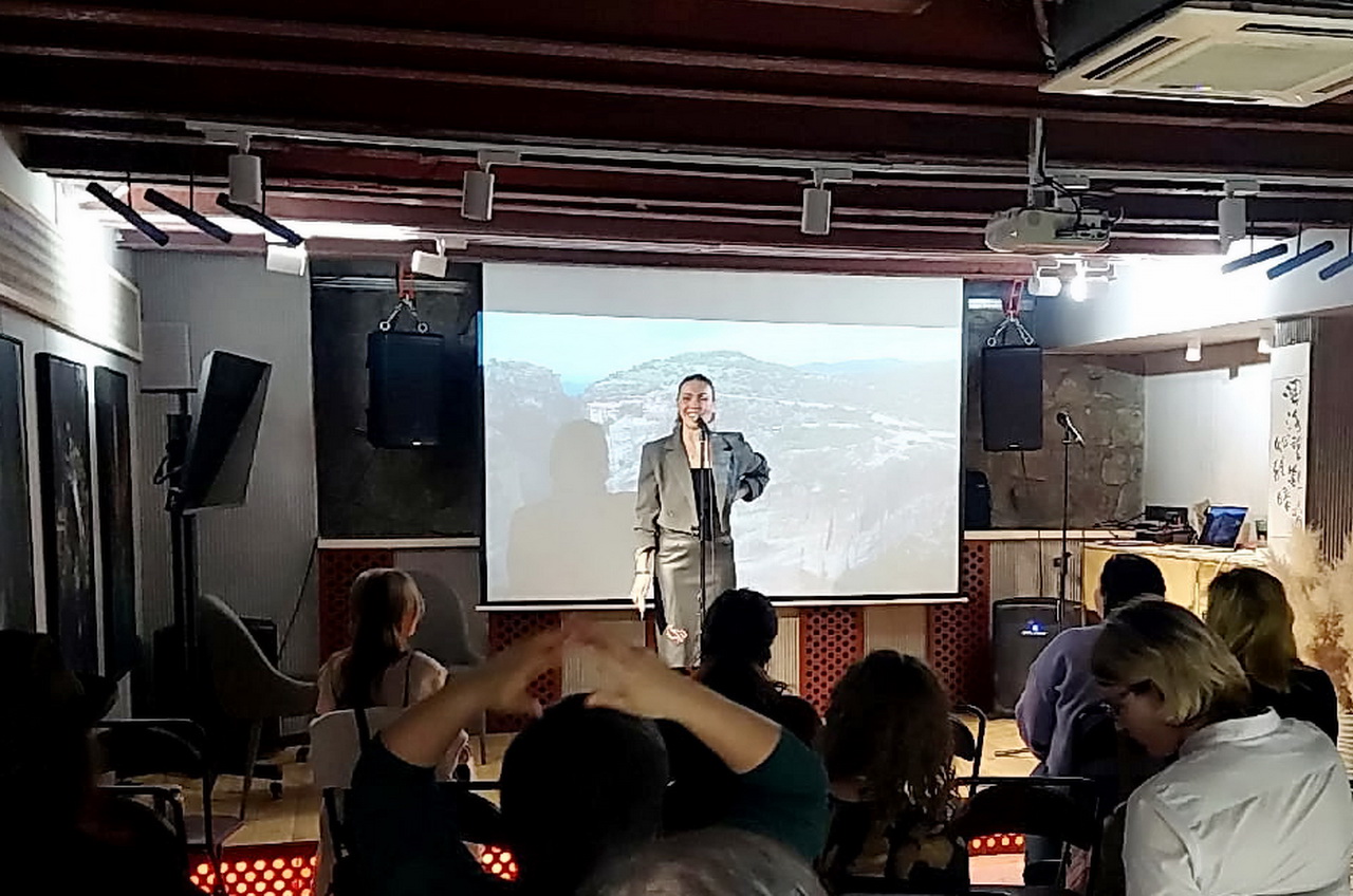 Депутат Мария Лагунова приняла участие в поэтических чтениях