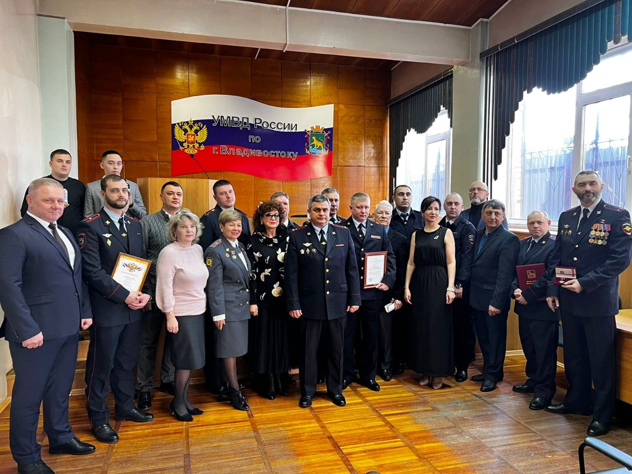 Награды Думы города Владивостока вручены лучшим сотрудникам органов внутренних дел