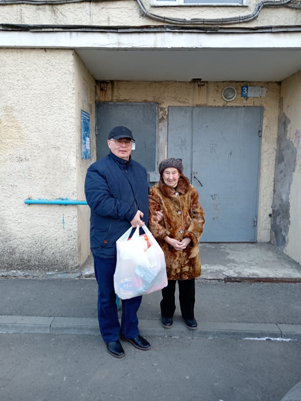 Депутат Сергей Чунаев поздравил активистов ТОС, ветеранов, жителей округа №34