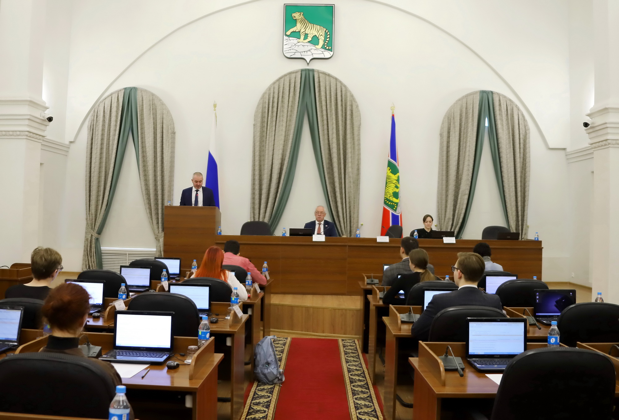 Состоялось очередное заседание Общественной молодежной палаты при Думе города Владивостока