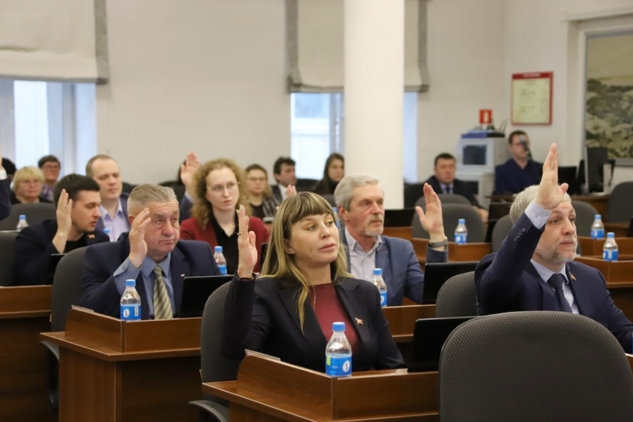 Дума Владивостока дополнила программу приватизации, согласовала финансовую помощь МУПВ «Центральный», утвердила границы пяти ТОС