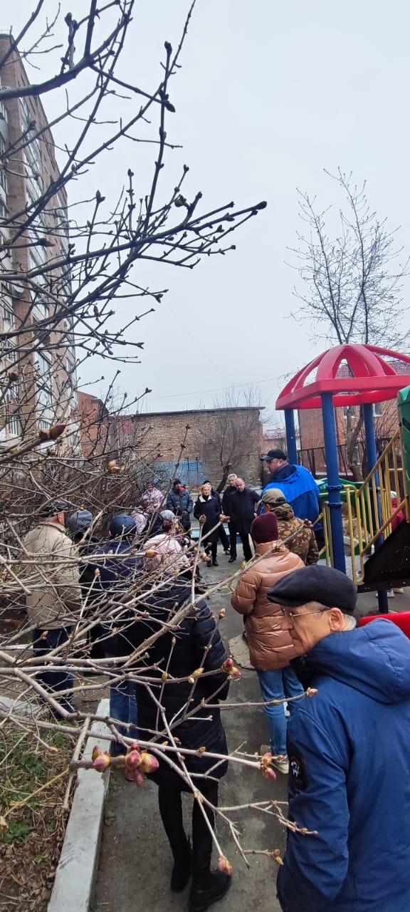 Депутат Виктор Тарабарин провел встречу с жителями дома №6 по улице Пушкинская