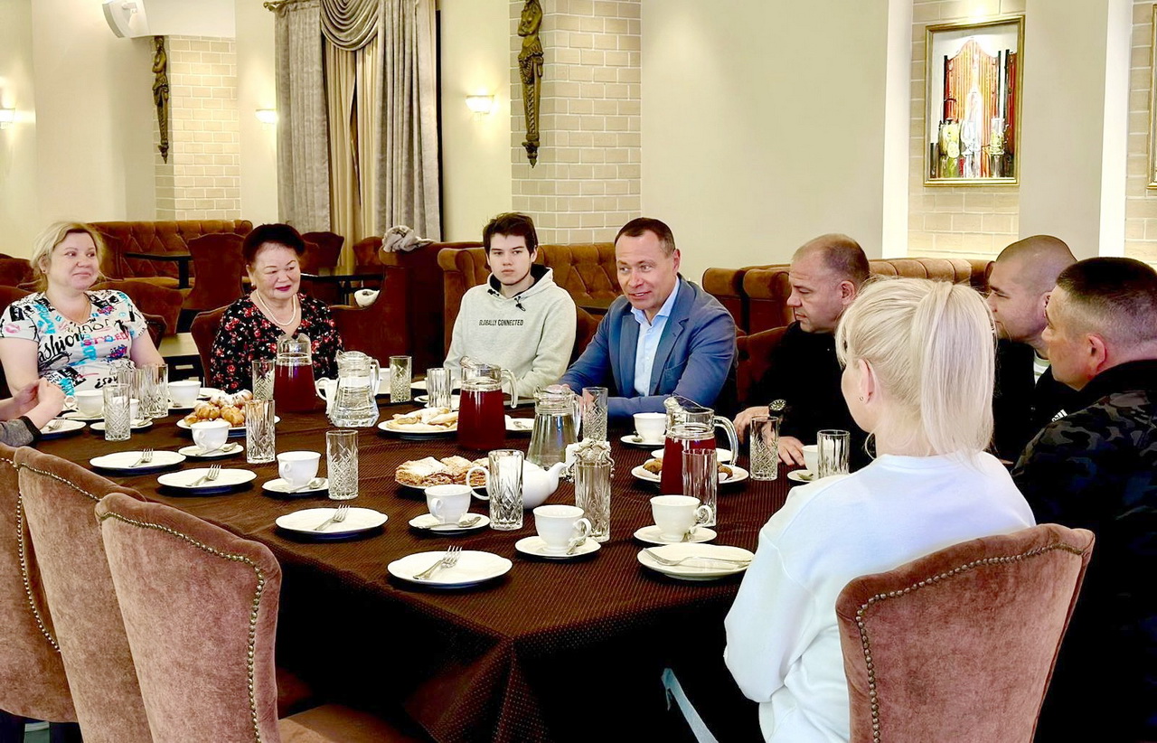 Депутат Виктор Тарабарин провел встречу с участниками СВО и членами их семей