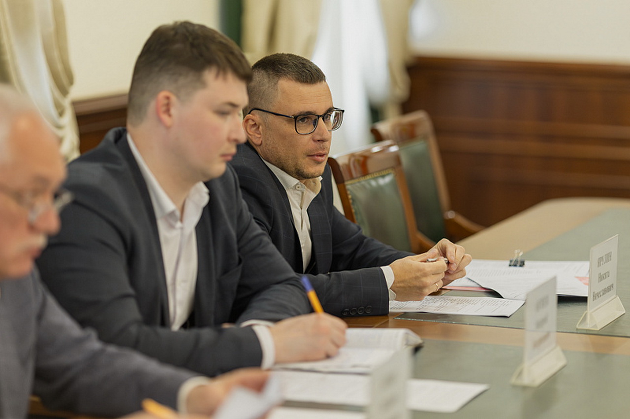 Глава Владивостока Константин Шестаков обсудил с депутатами реализацию наказов избирателей
