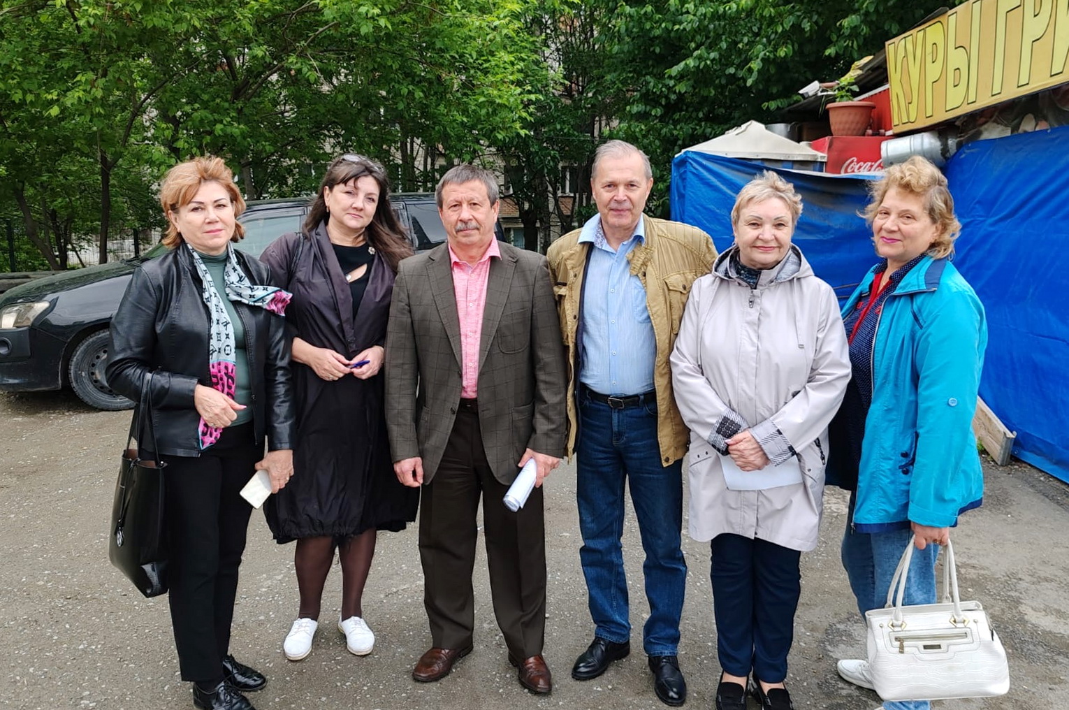 Депутат Александр Аксёнов провел встречи с жителями, представителями АТУ, управляющей компании по вопросам благоустройства придомовой территории