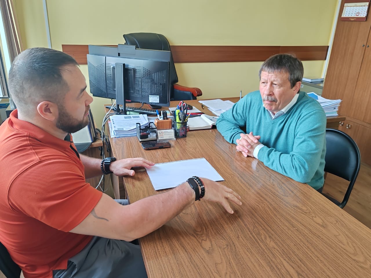 Депутат Александр Аксёнов провел прием граждан по вопросам, связанным с благоустройством придомовой территории