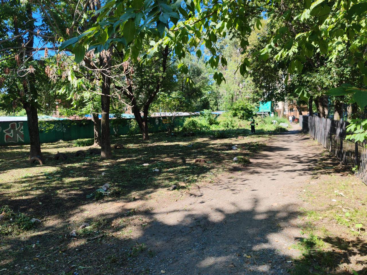 Депутат Александр Аксёнов помог решить вопрос о благоустройстве дорожки, прилегающей к школе № 63