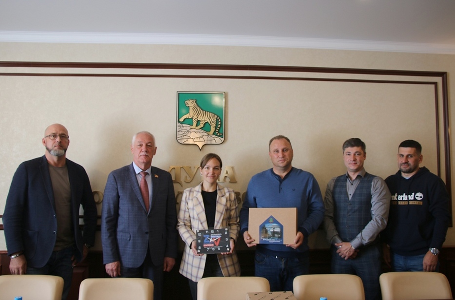 В Думе Владивостока прошла встреча с председателем Торезского городского совета Донецкой Народной Республики
