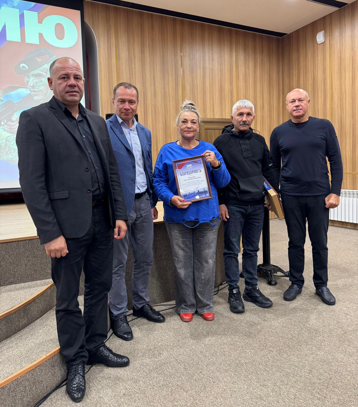 Депутат Думы Виктор Тарабарин провел встречу с родственниками участников СВО