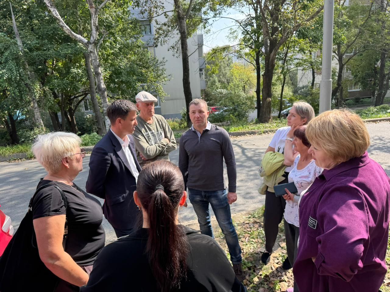 Депутат Думы Денис Русинов провел встречу с жителями избирательного округа 