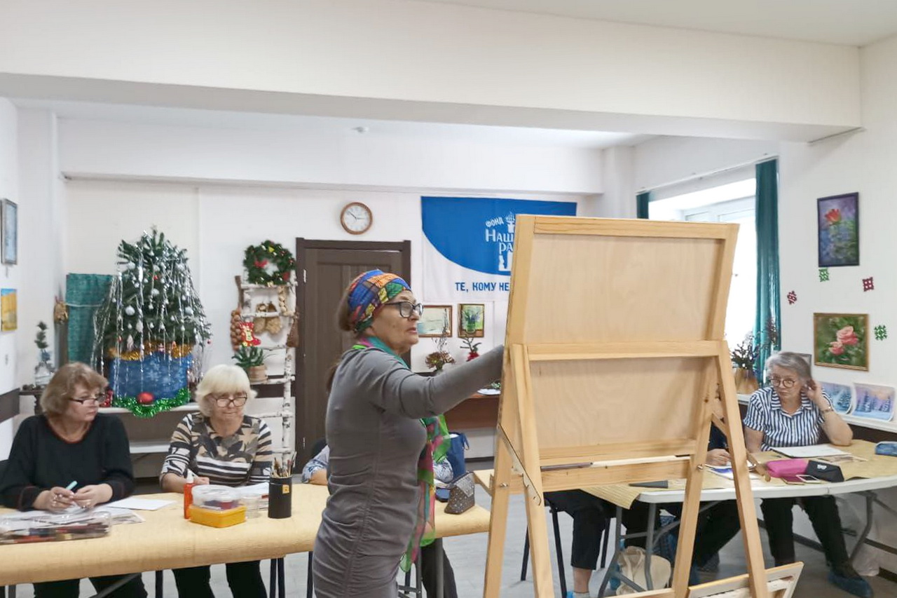 Уроки рисования для старшего поколения проходят во Владивостоке