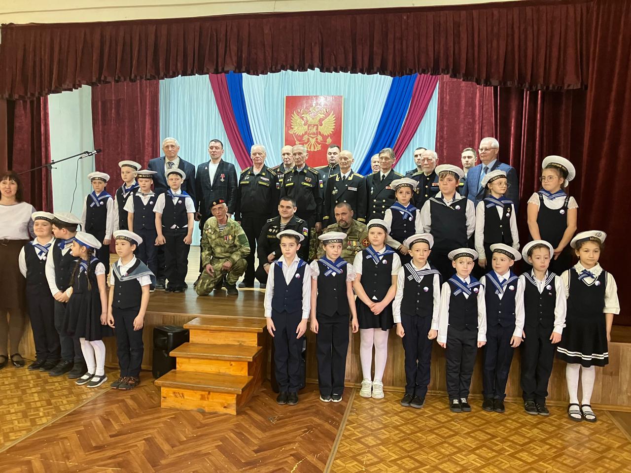 Депутат Сергей Чунаев вручил награды ветеранам и поздравил воспитанников патриотических клубов 