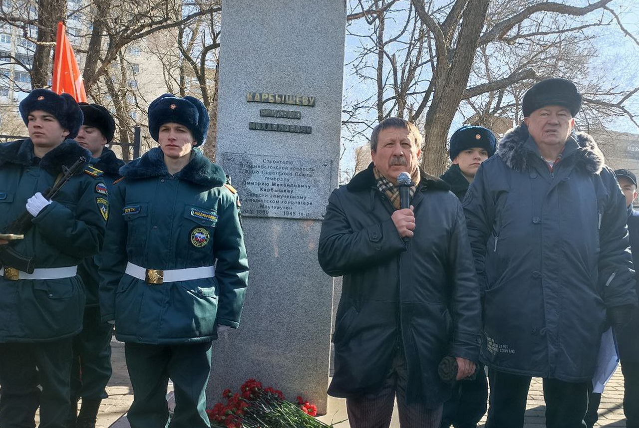 Равнение на подвиг героя