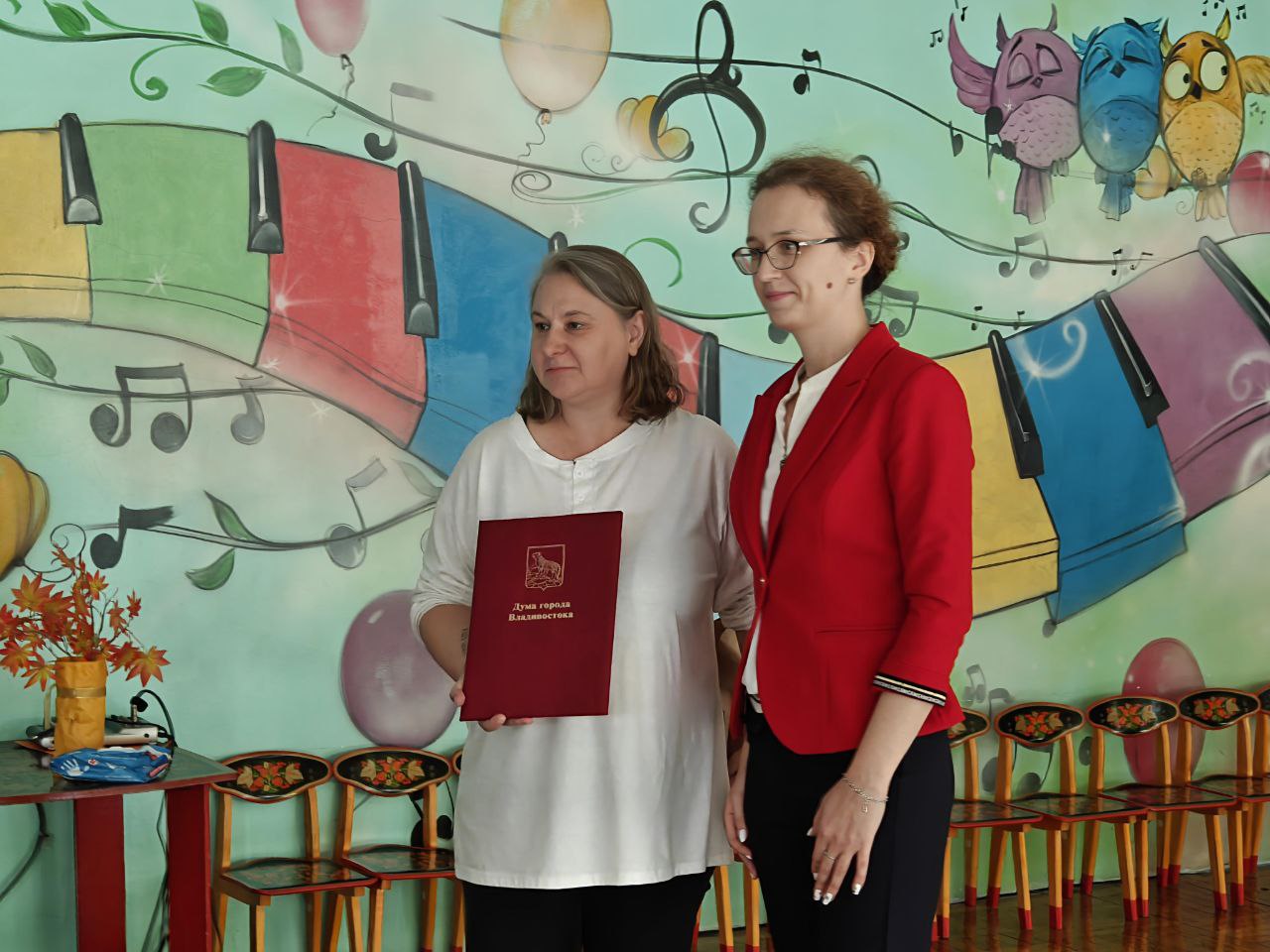 Депутат Думы Владивостока Вероника Сипачёва поздравила воспитателей и работников детских садов города с профессиональным праздником