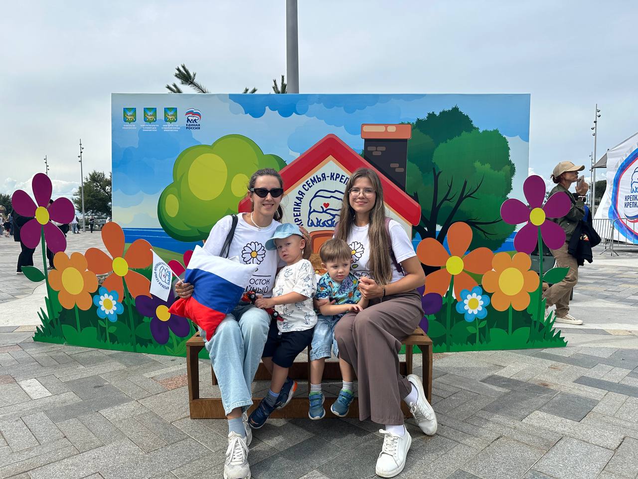 Во Владивостоке на набережной Спортивной гавани прошел праздник «Крепкая семья»