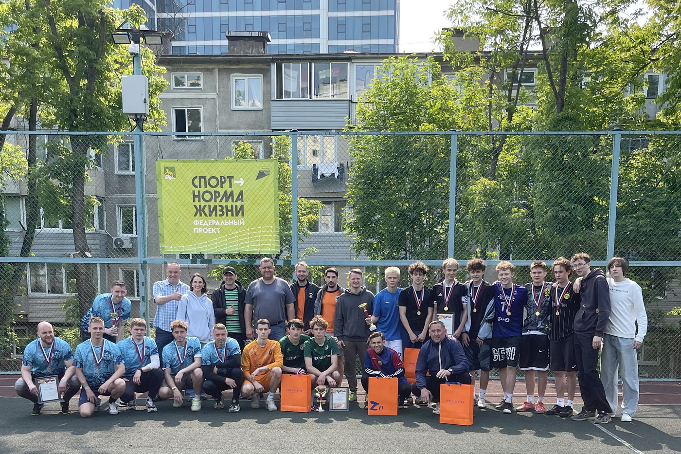 При поддержке депутата Вячеслава Глушко состоялся очередной турнир среди футбольных дворовых команд