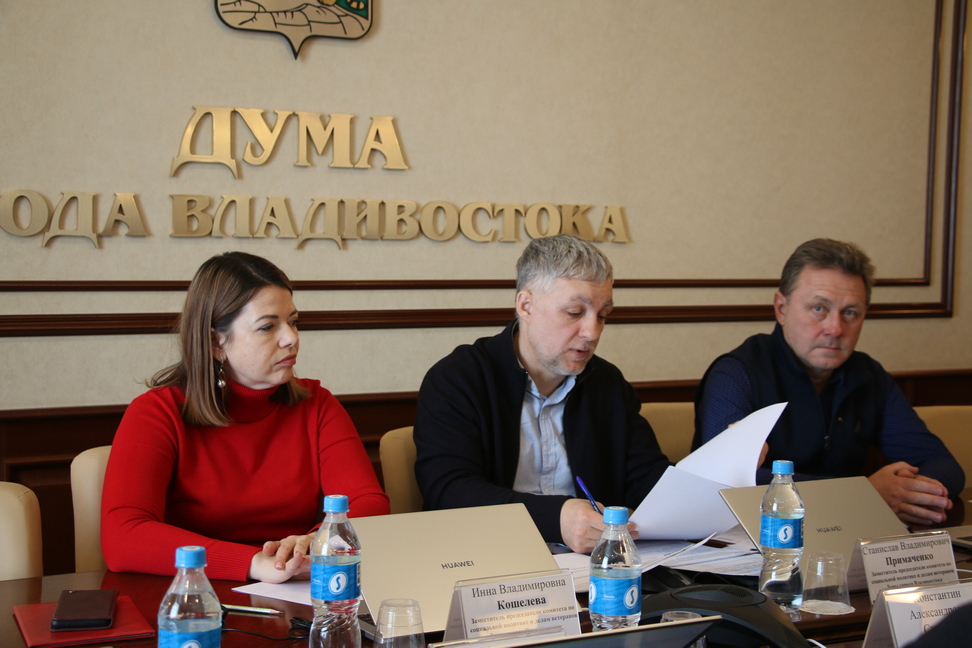 Депутаты рассмотрели проект МПА о поощрении выпускников школ, сдавших ЕГЭ на 100 баллов