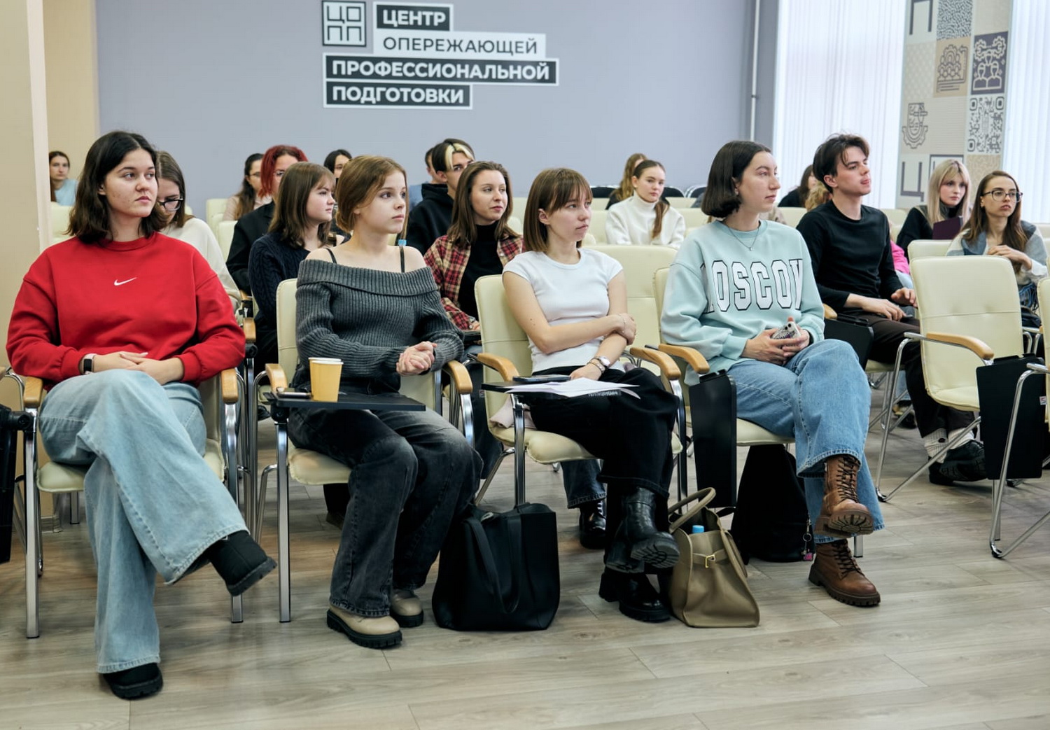 При участии депутата Марии Лагуновой на интенсиве «Безопасный Интернет» приморские педагоги обсудили интернет-угрозы и способы защиты от них