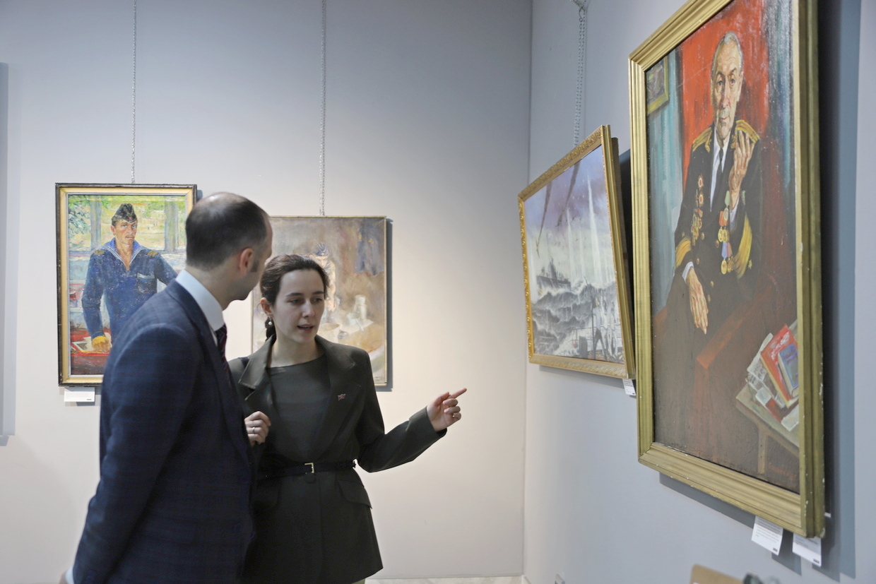 В Доме офицеров флота открыта выставка картин «80 лет Победы»
