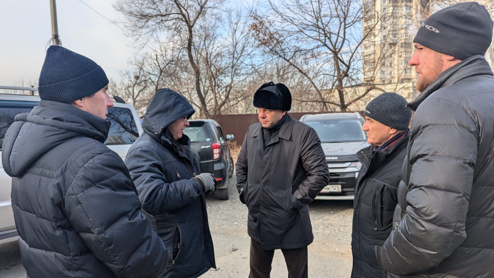 Обсуждается возможность создания парковочных мест для военнослужащих, проходящих реабилитацию в военном госпитале