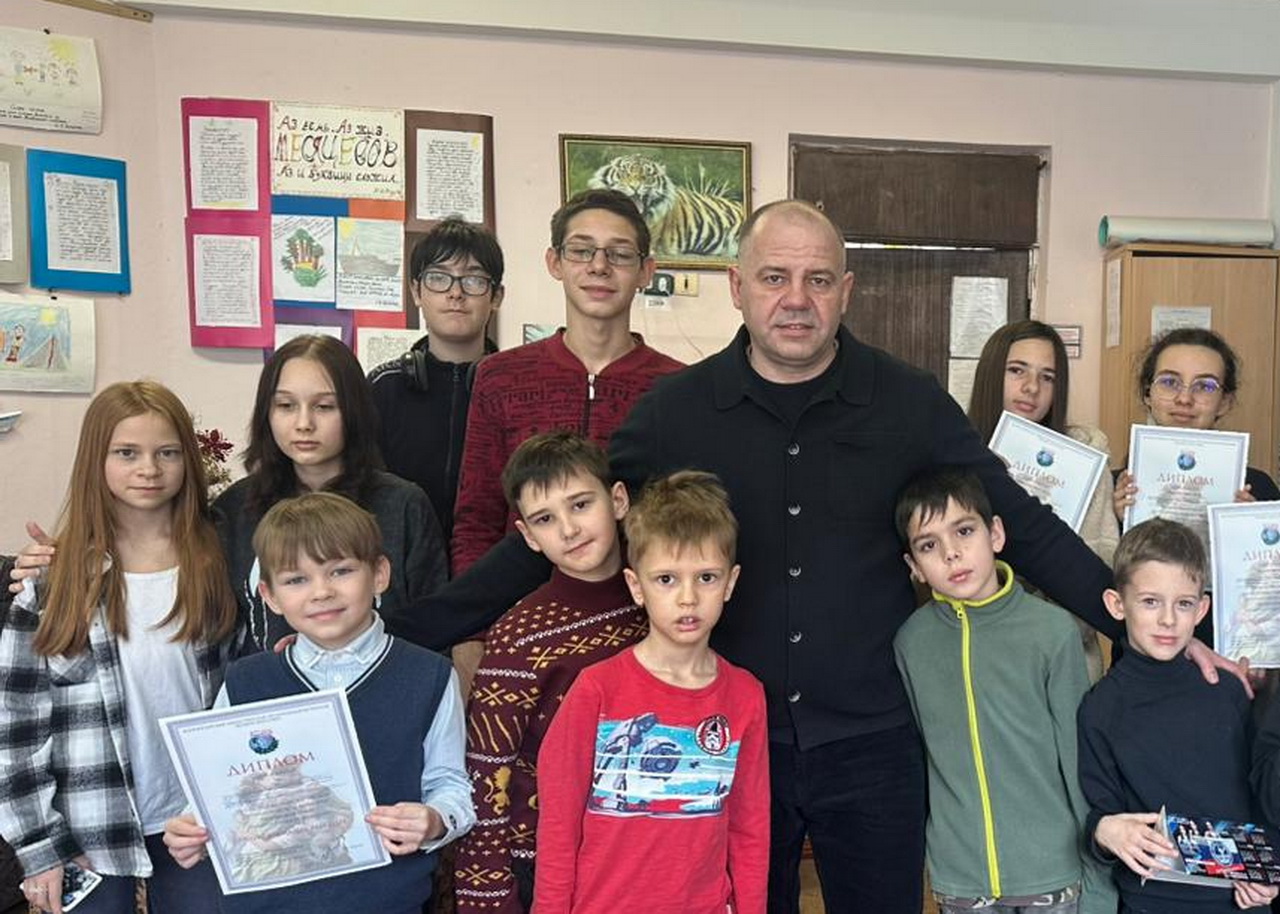 В детском технопарке «Кванториум» прошло награждение детей, которые приняли участие в патриотическом мероприятии