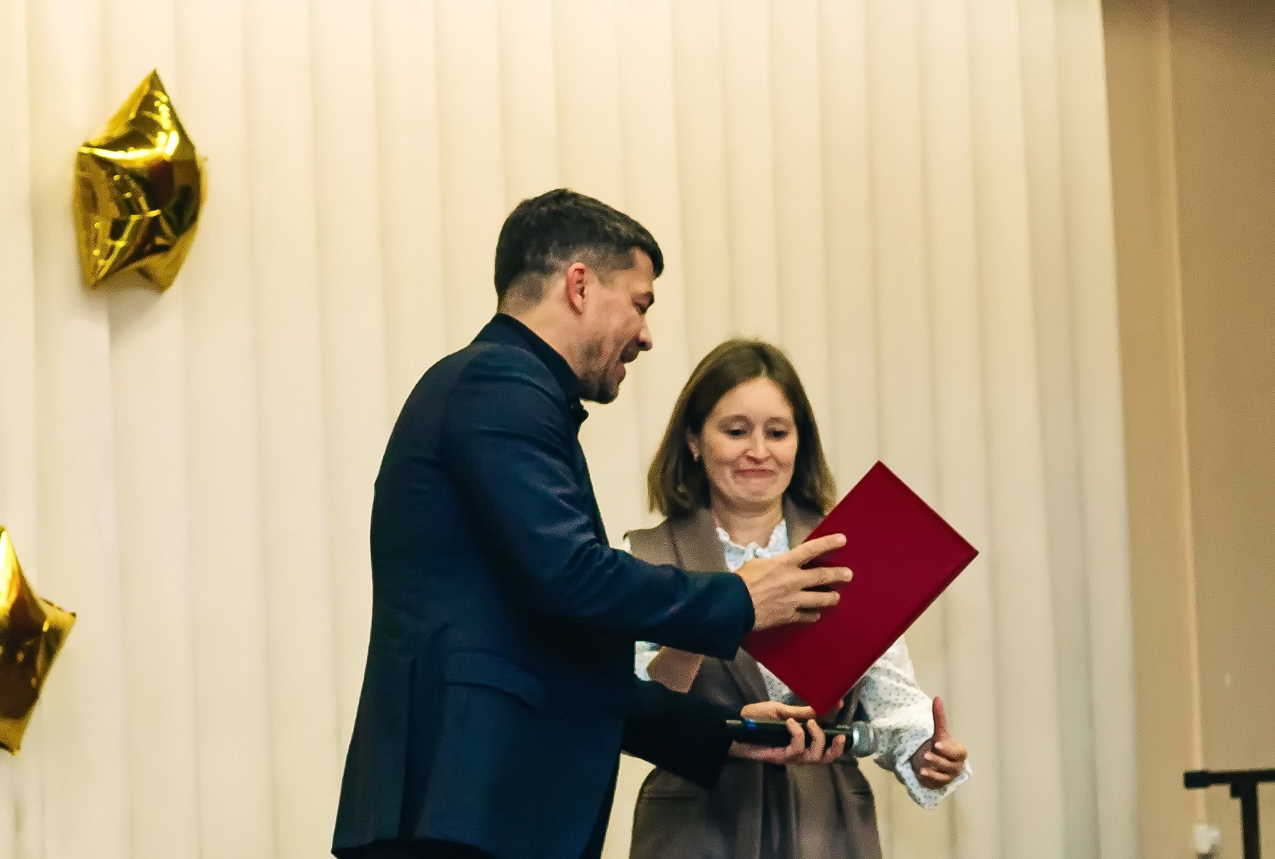 Депутат Сергей Бочин поздравил педагогический коллектив с 45‑летием со дня основания школы № 53