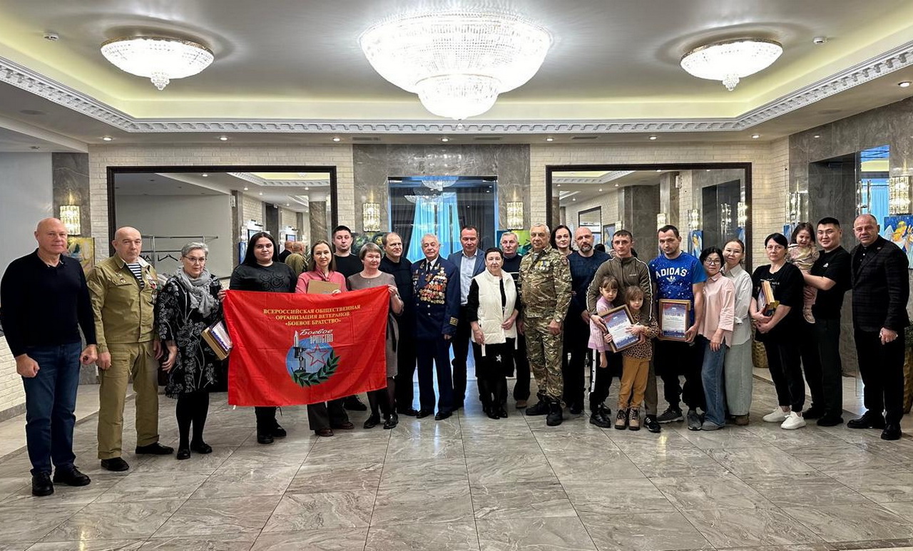 Депутат Виктор Тарабарин провел встречи с участниками СВО и педагогами