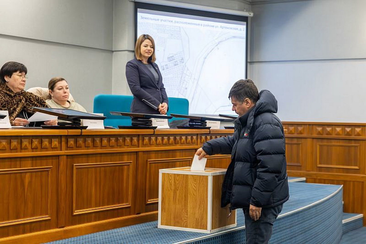 Депутат Инна Кошелева приняла участие в качестве наблюдателя в жеребьевке по предоставлению земельных участков многодетным семьям