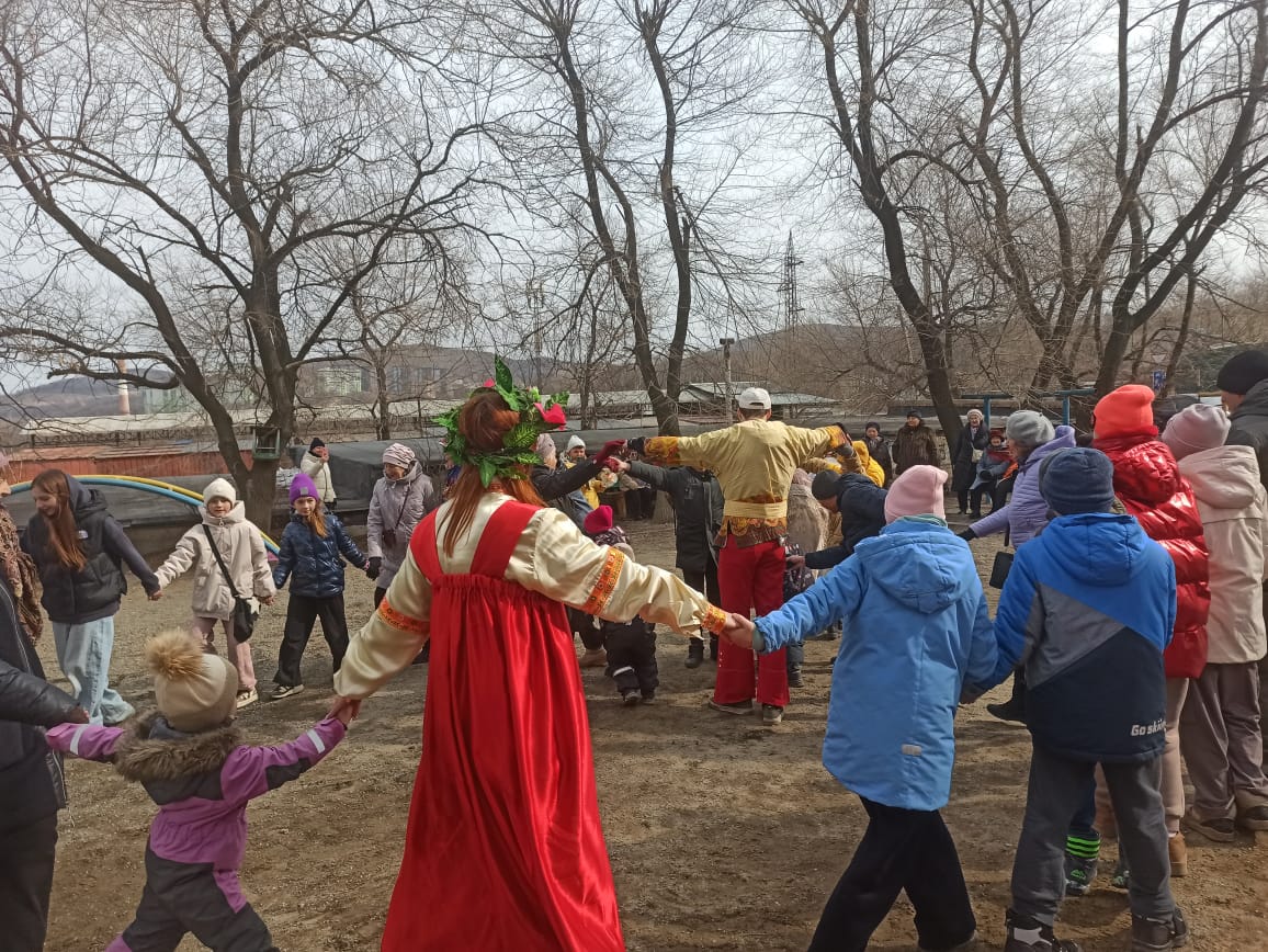 На улице Тухачевского 72 прошло традиционное празднование Масленицы