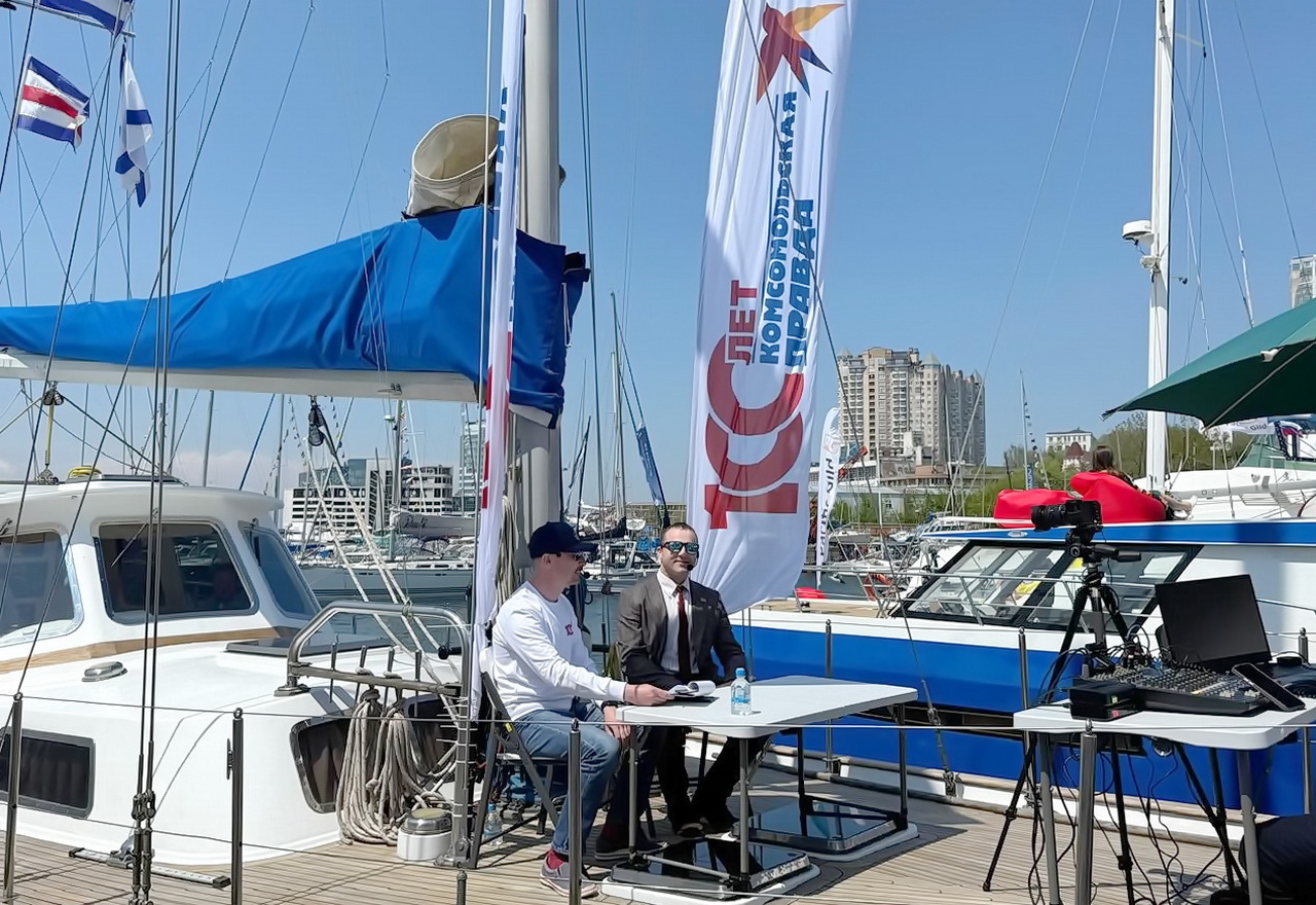 Депутат Денис Русинов принял участие в XVI международной выставке «Vladivostok Boat Show», поздравил «Комсомольскую правду» с юбилеем