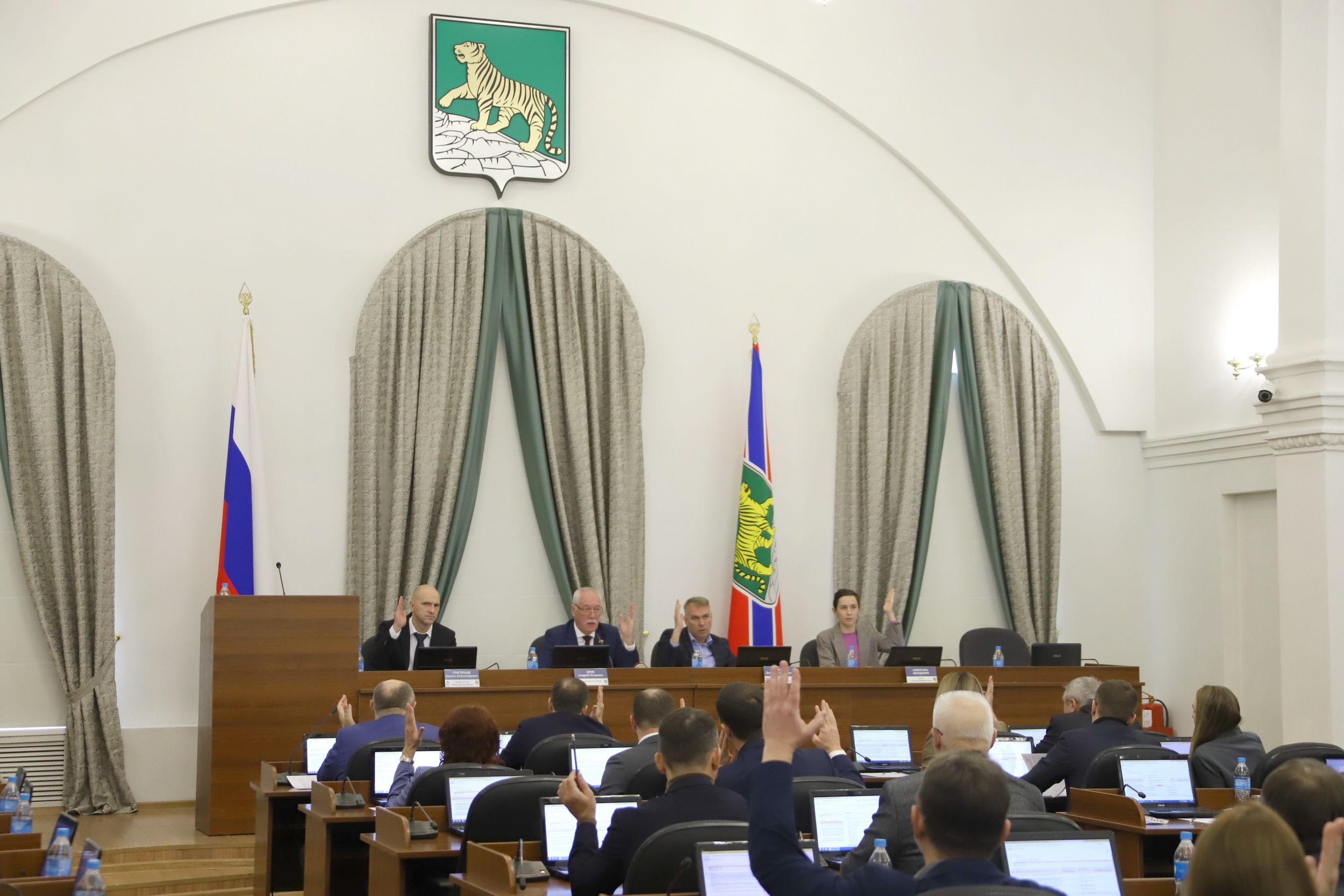 Дума города Владивостока приняла в первом чтении бюджет Владивостокского городского округа на 2025-й год и плановый период 2026-2027 годов