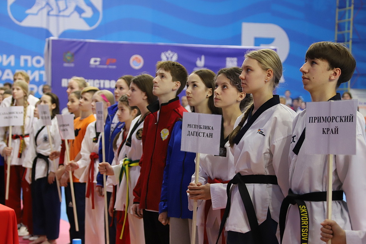 Во Владивостоке проходит Чемпионат и Первенство России по тхэквондо ВТФ пхумсэ