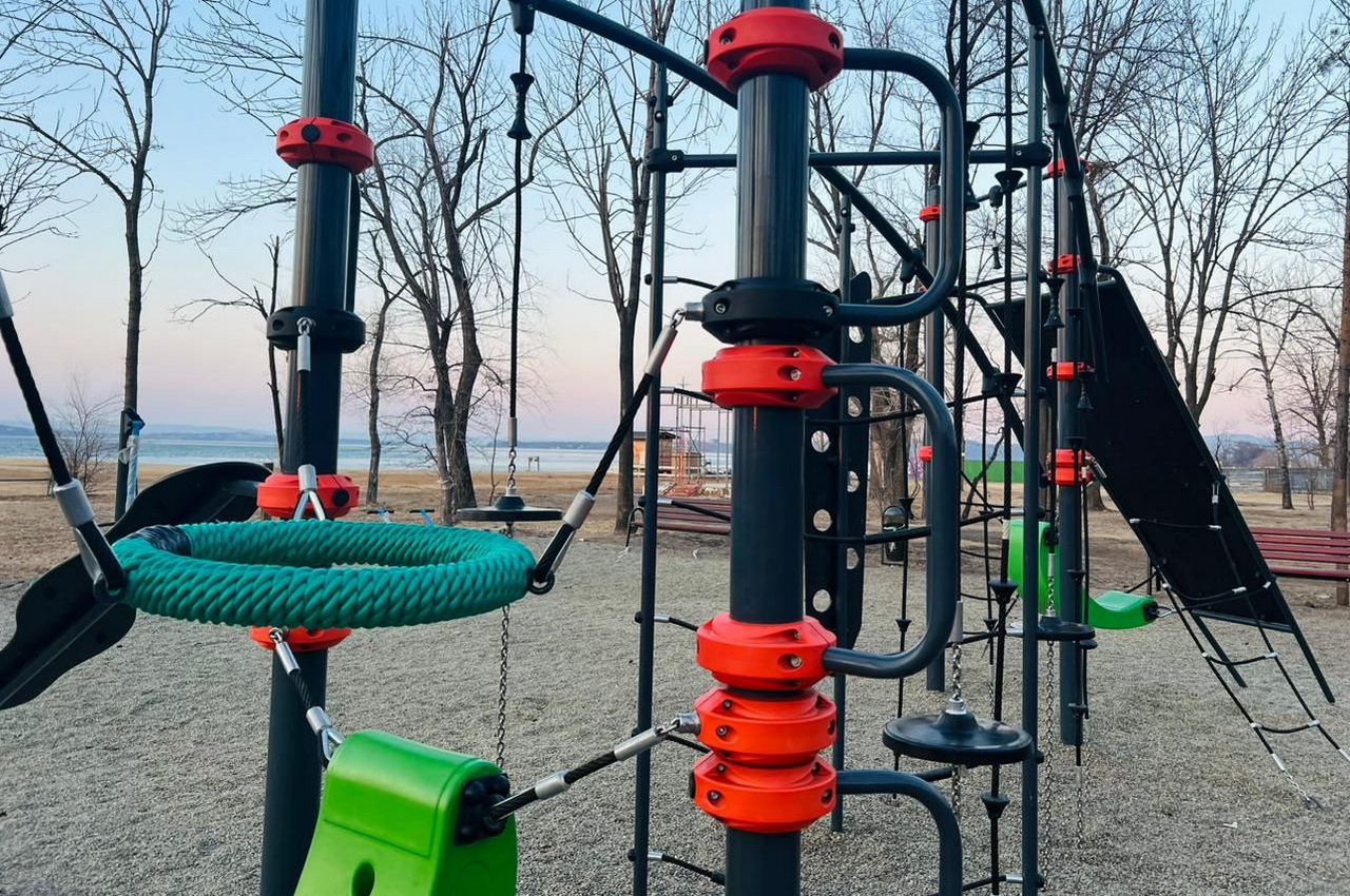 Благодаря содействию депутата Алексея Ткачева в парке им. Сергея Лазо открыли спортплощадку