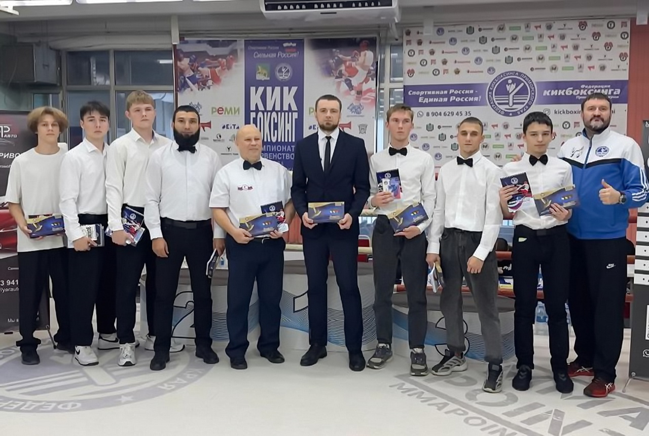 Депутат Виктор Тарабарин вручил награды сотрудникам ОВД, бойцам СВО, отметил участников спортивных турниров